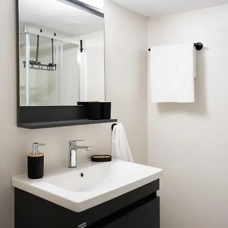 Stylish 3bd With Balcony شقة سالونيك