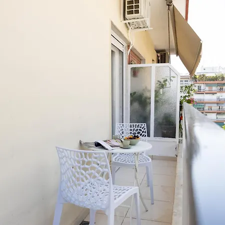 Stylish 3bd With Balcony Lägenhet