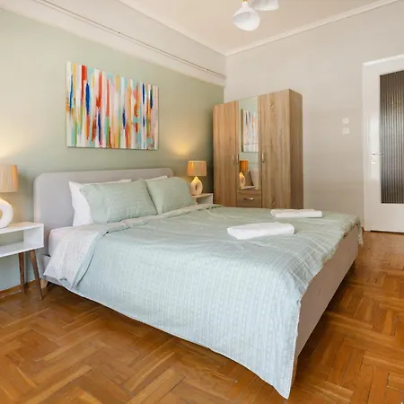 Lägenhet Stylish 3bd With Balcony *