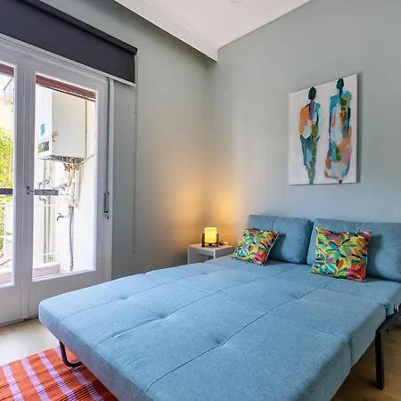 Lägenhet Stylish 3bd With Balcony